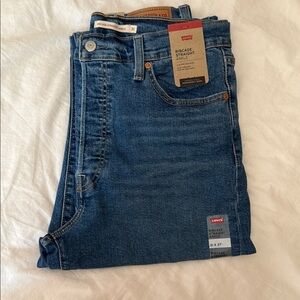 NWT women’s Levi’s Ribcage Straight Ankle Jeans